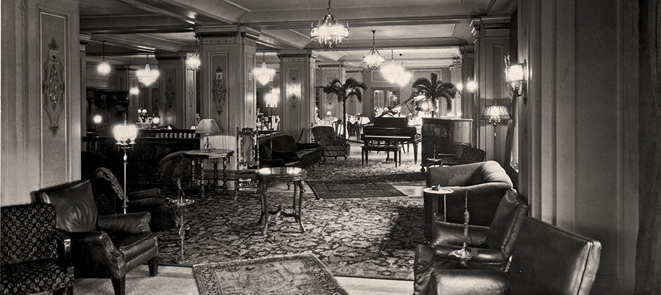 Early 1900s, hotel lobby